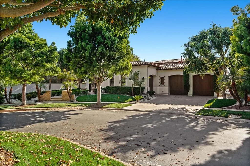 4 bed, 4.5 bath, 5306 sqft, $27,000 — Photo 2