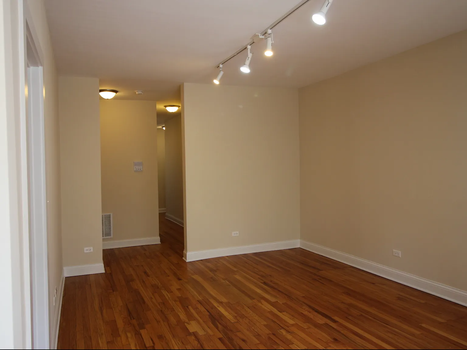 4 bed, 1500 sqft, $2,900 — Photo 3