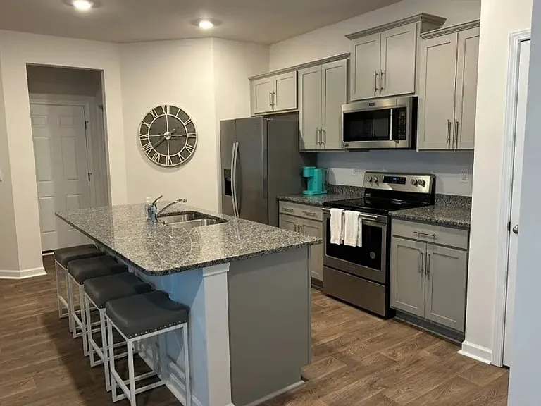 8009 Murray Branch Dr — Photo 2