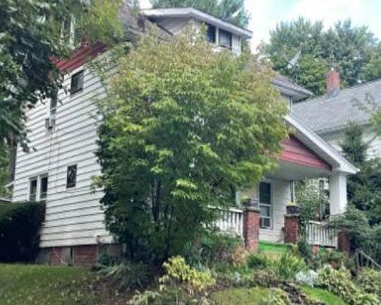 2nd image of 428 Gasche St