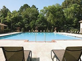 1st image of 1225 Willowbrook Dr APT 1