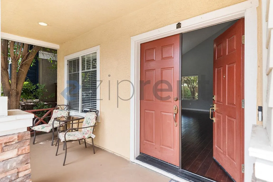 3 bed, 2.5 bath, 1768 sqft, $4,463 — Photo 3