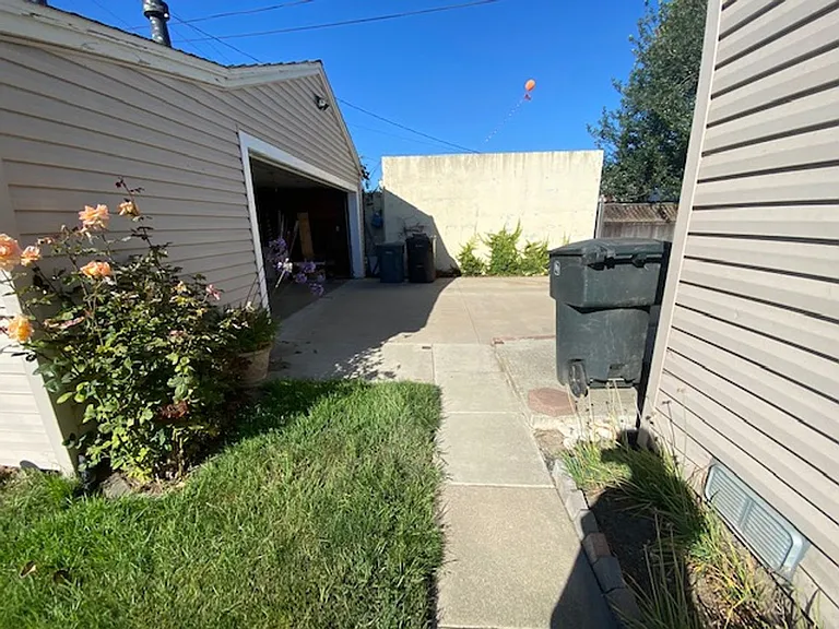 32 Alameda Ave — Photo 22