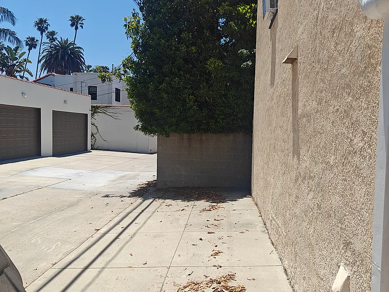 234 Roswell Ave — Photo 36