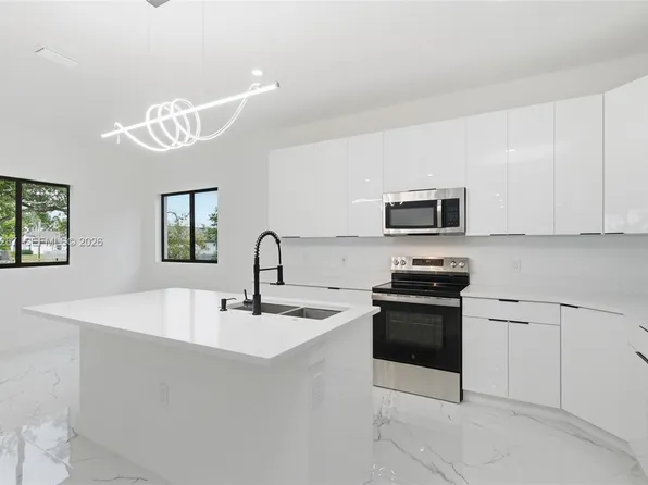 161 Blackstone Dr, Fort Myers, FL 33913