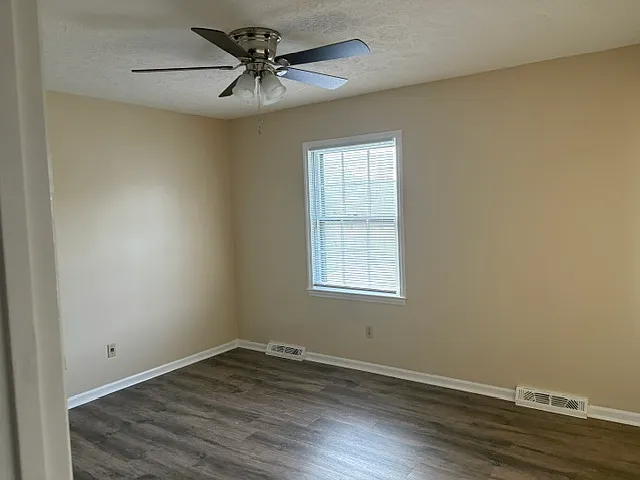 1701 Heritage Cir — Photo 12