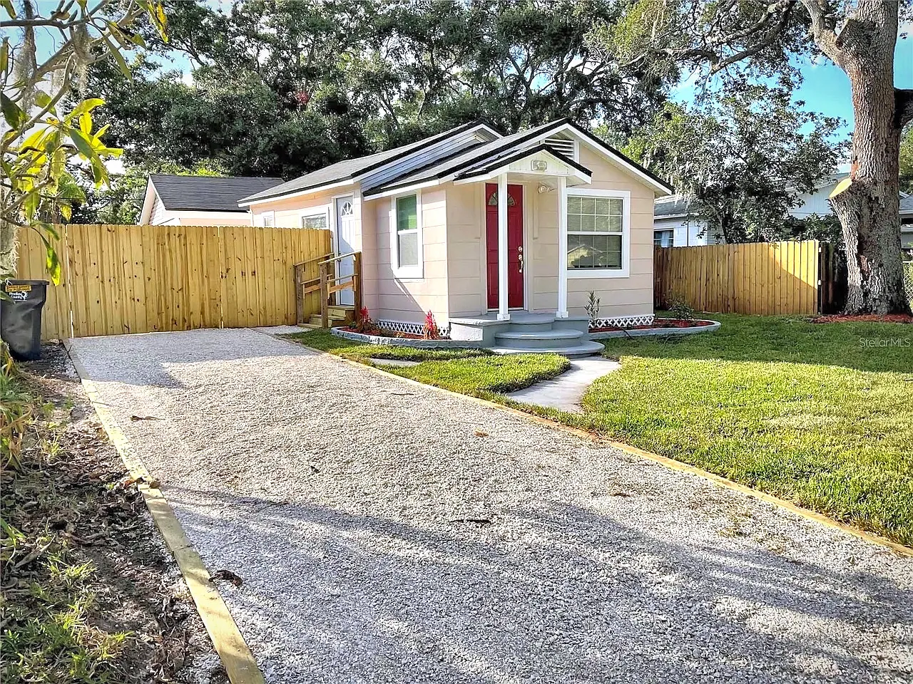 2 bed, 845 sqft, $1,895 — Photo 1