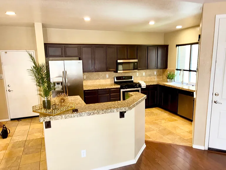 425 S Meadowbrook Dr S #106 — Photo 10