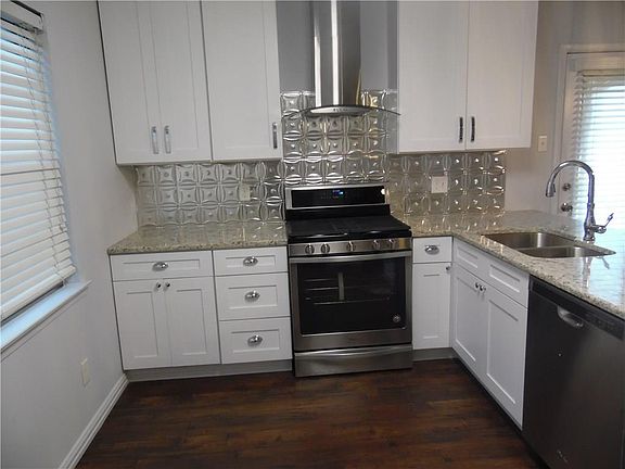 5th image of 417 Southport Dr