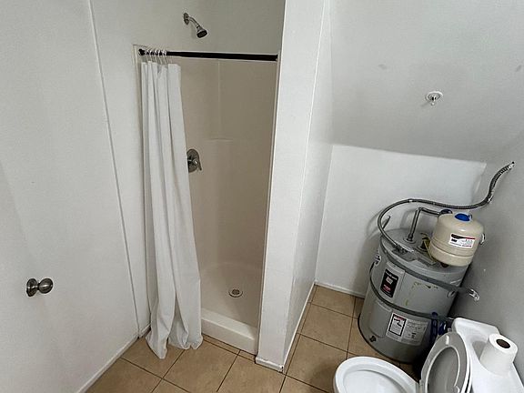 3rd image of 908 G St #9