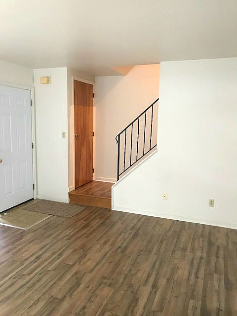 1st image of 561 Plaza Dr