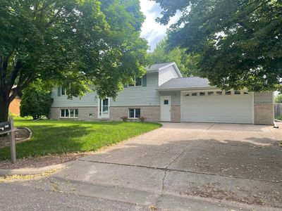 211 Deschepper St, Marshall, MN, 56258