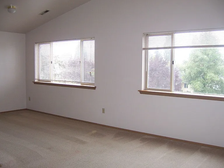 2224 Michigan St — Photo 4