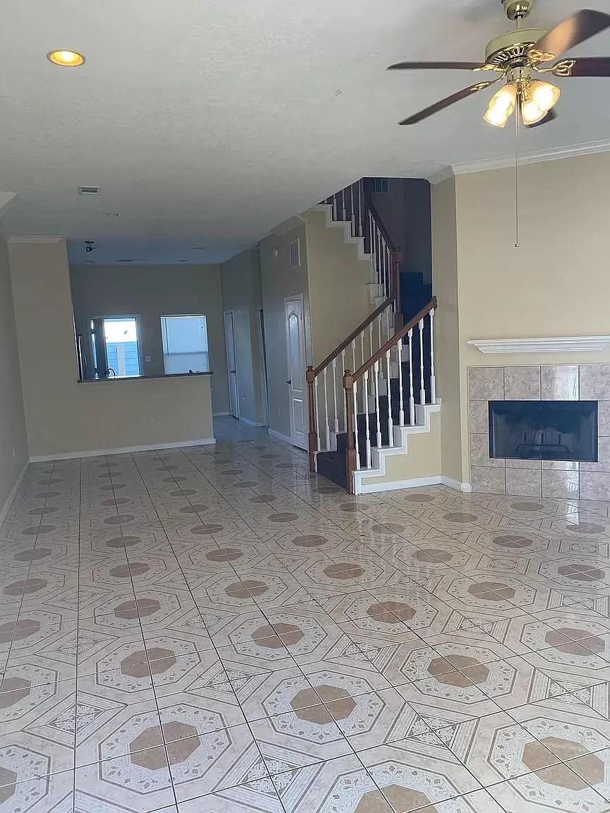 2 bed, 2.5 bath, 1596 sqft, $1,695 — Photo 2
