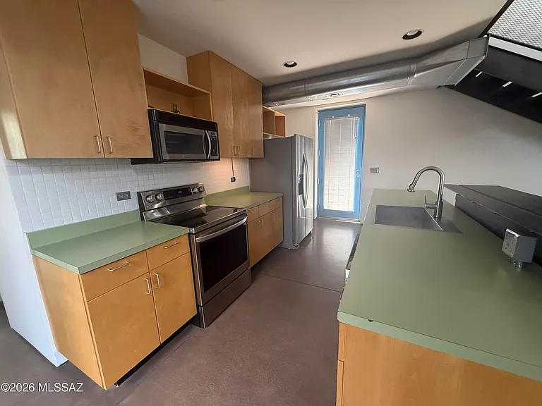 741 S Fremont Ave — Photo 4