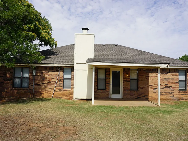 1104 Homestead Dr — Photo 16