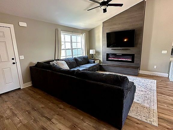 5th image of 2451 Kinney Ln