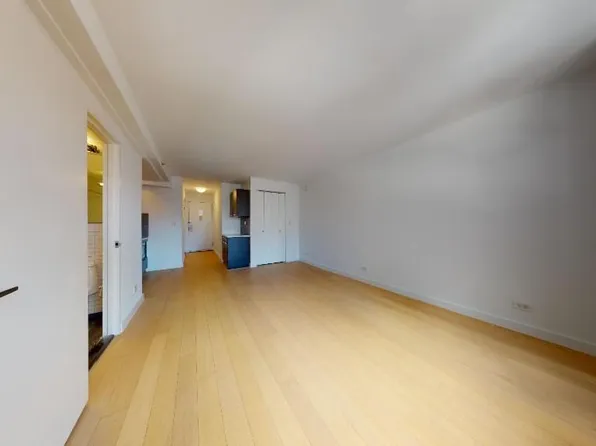 303 West 21st Street image 2 of 7