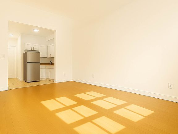 3rd image of 225 E 10th St APT 3A
