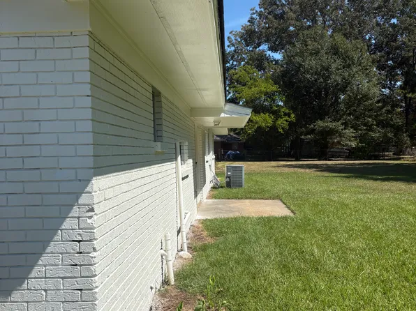 6740 Presidential Dr, Jackson, MS 39213