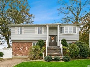 2796 Woods Ave, East Meadow, NY 11554