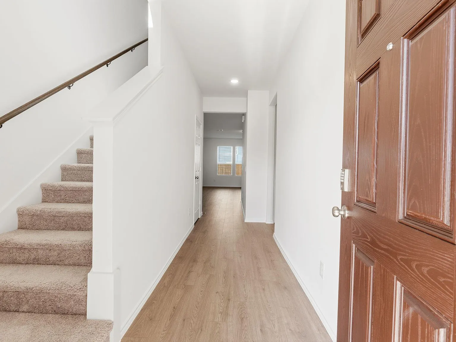 4 bed, 3.0 bath, 2429 sqft, $2,400 — Photo 3