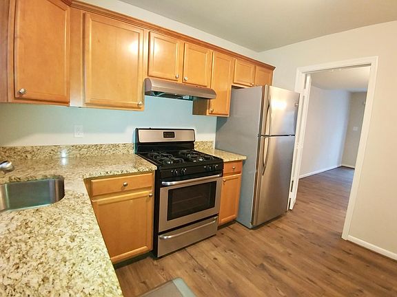 3rd image of 402 Greenbrier Ct #402