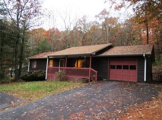 12 Maple Leaf Dr, Hendersonville, NC 28739