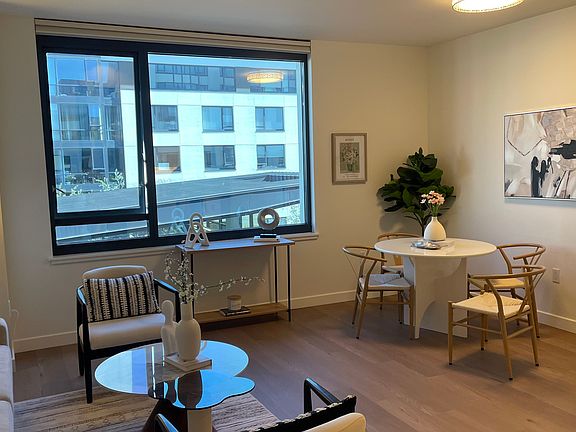 2nd image of 250 King St #622A