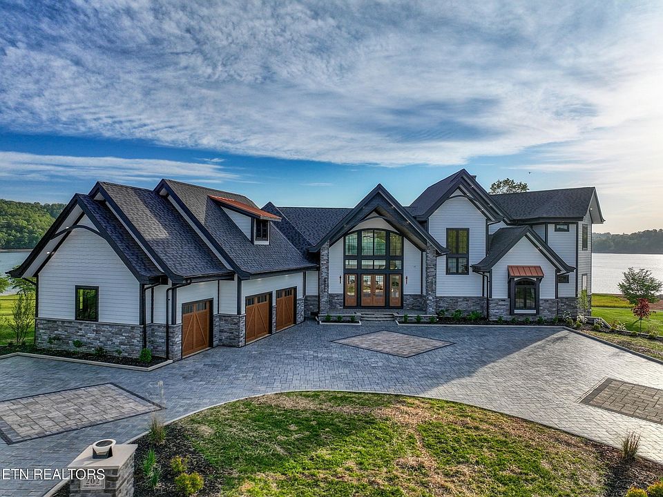 1st image of 202 Crown Jewel Ln