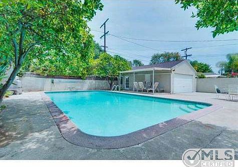 Showings Call:818.571.3261