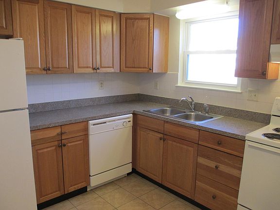 4th image of 415 Sedgewick Ct