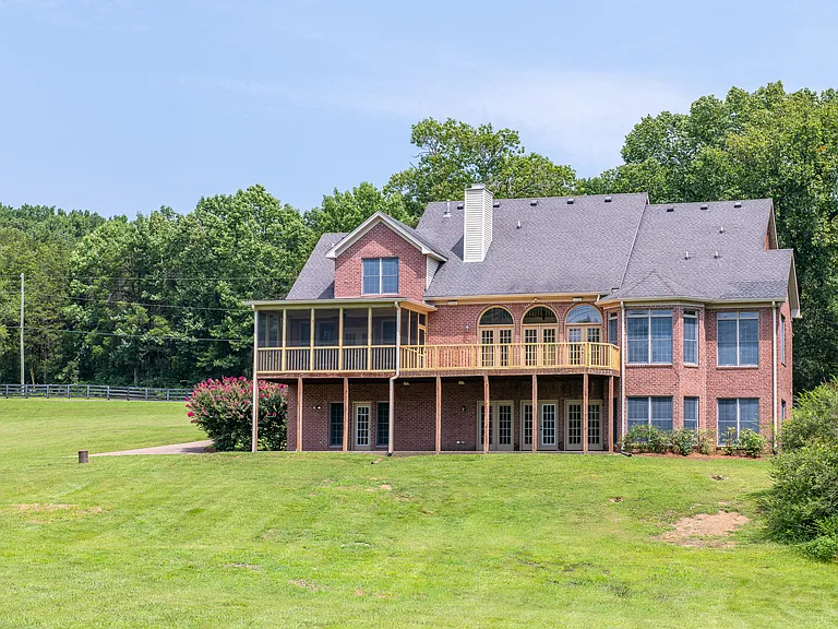 1711 Lawrence Rd — Photo 2