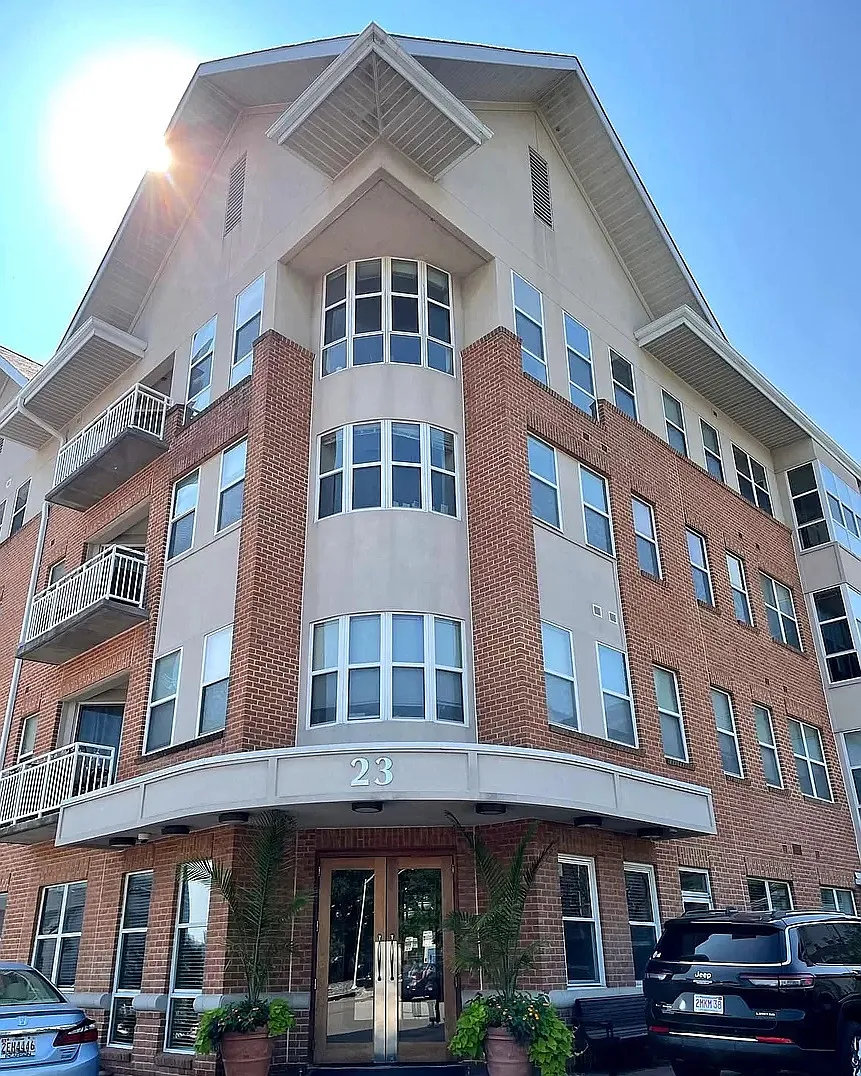 1 bed, 800 sqft, $2,100 — Photo 1