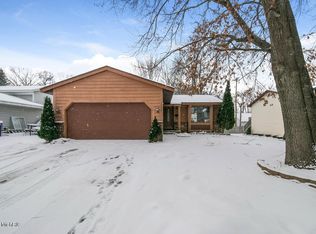 1331 Cambridge Dr SE, Grand Rapids, MI