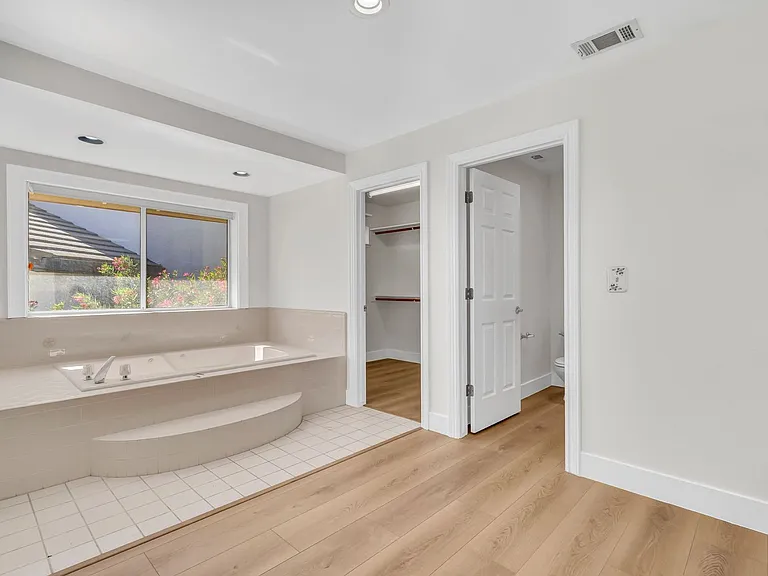 5650 Edgeview Dr — Photo 49