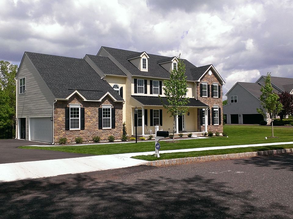 2nd image of 970 Ivy Ln