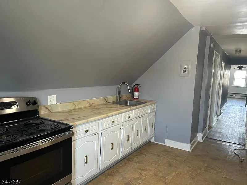 2 bed, 1.0 bath, $1,800 — Photo 3