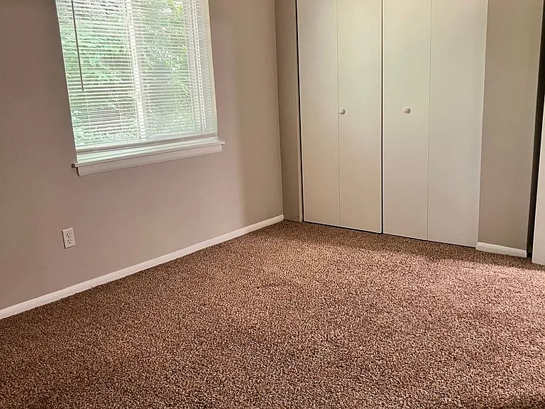 1147 Abbey Ln #B3 — Photo 6