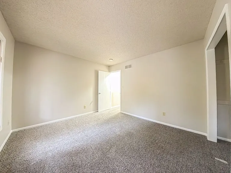 611 Hickory Hill Ln — Photo 10