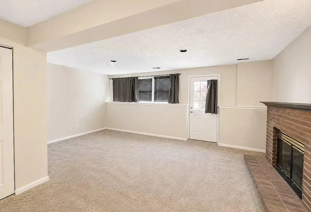 4 bed, 1336 sqft, $3,500 — Photo 4