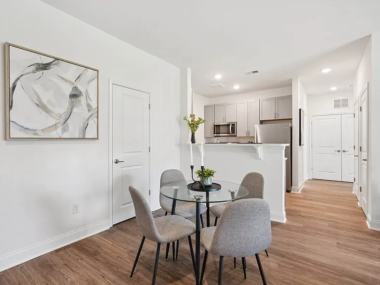 Laurel Run Apartments — Photo 11