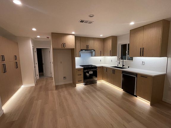 3rd image of 2651 Mary St #A