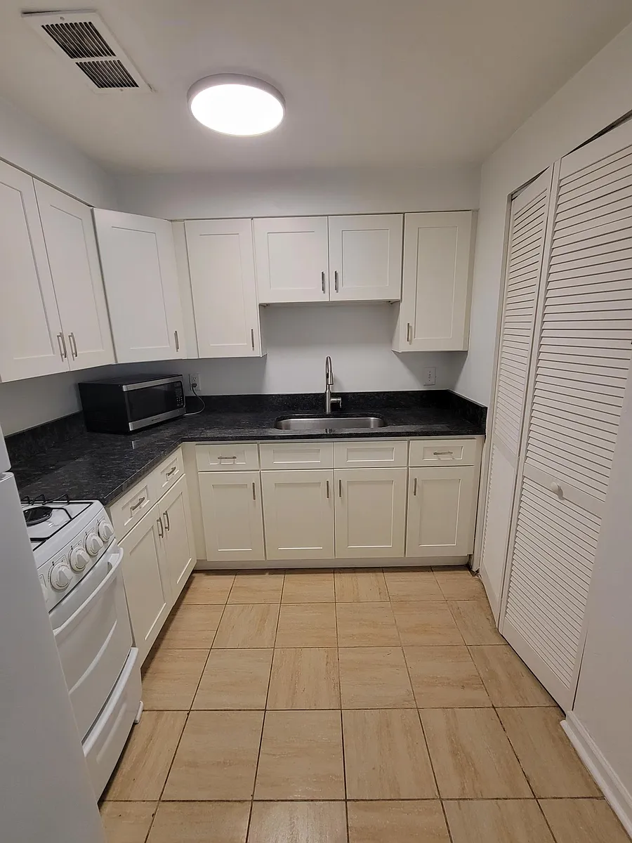 Photo 2 of 12 - 1660 N 4th St #2A - Columbus, OH Building Photo - 1660 N 4th St #2A