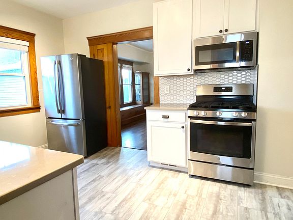 2nd image of 2187 Clarence Ave