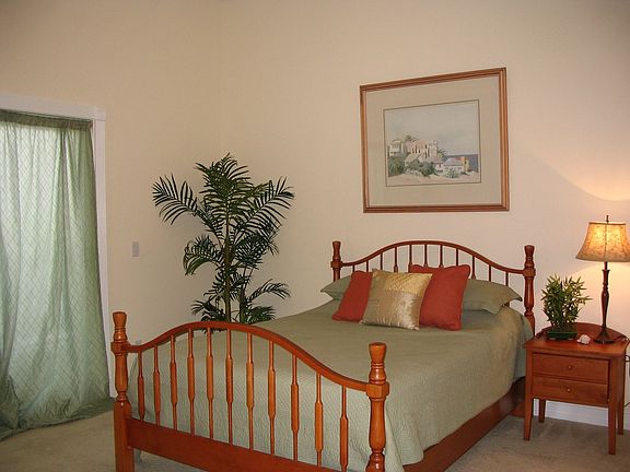 guest room w/bath