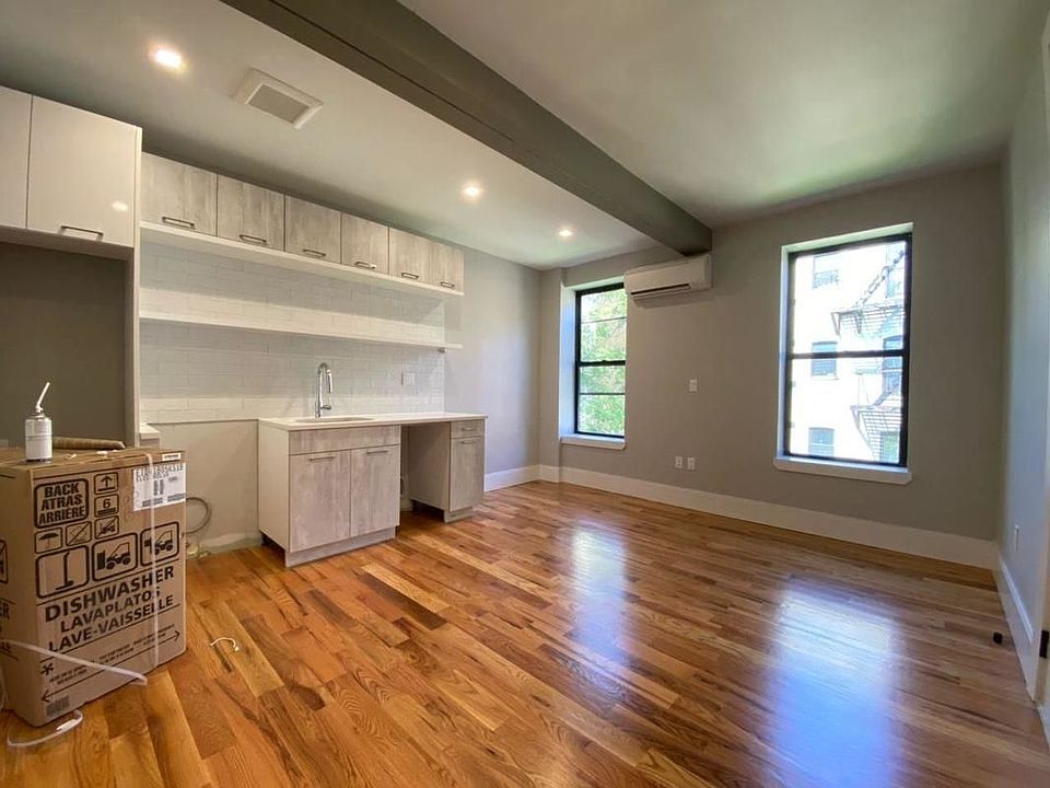 1st image of 245 Sullivan Pl #D8r