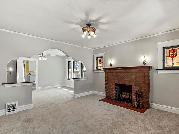 3rd image of 2410 Ashland Ave
