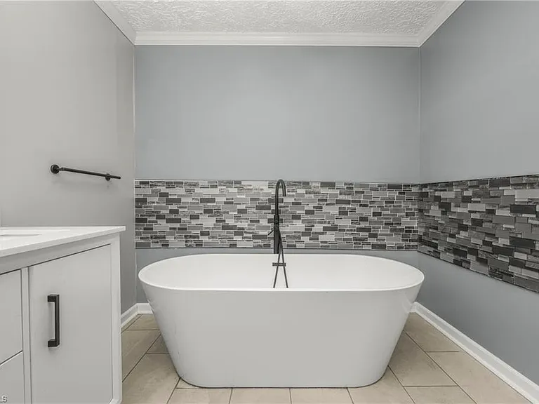 Primary bathroom - soaking tub