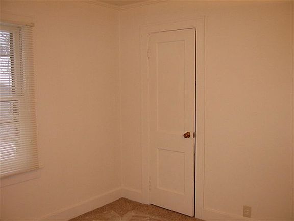 3rd image of 1008 E Douglas St